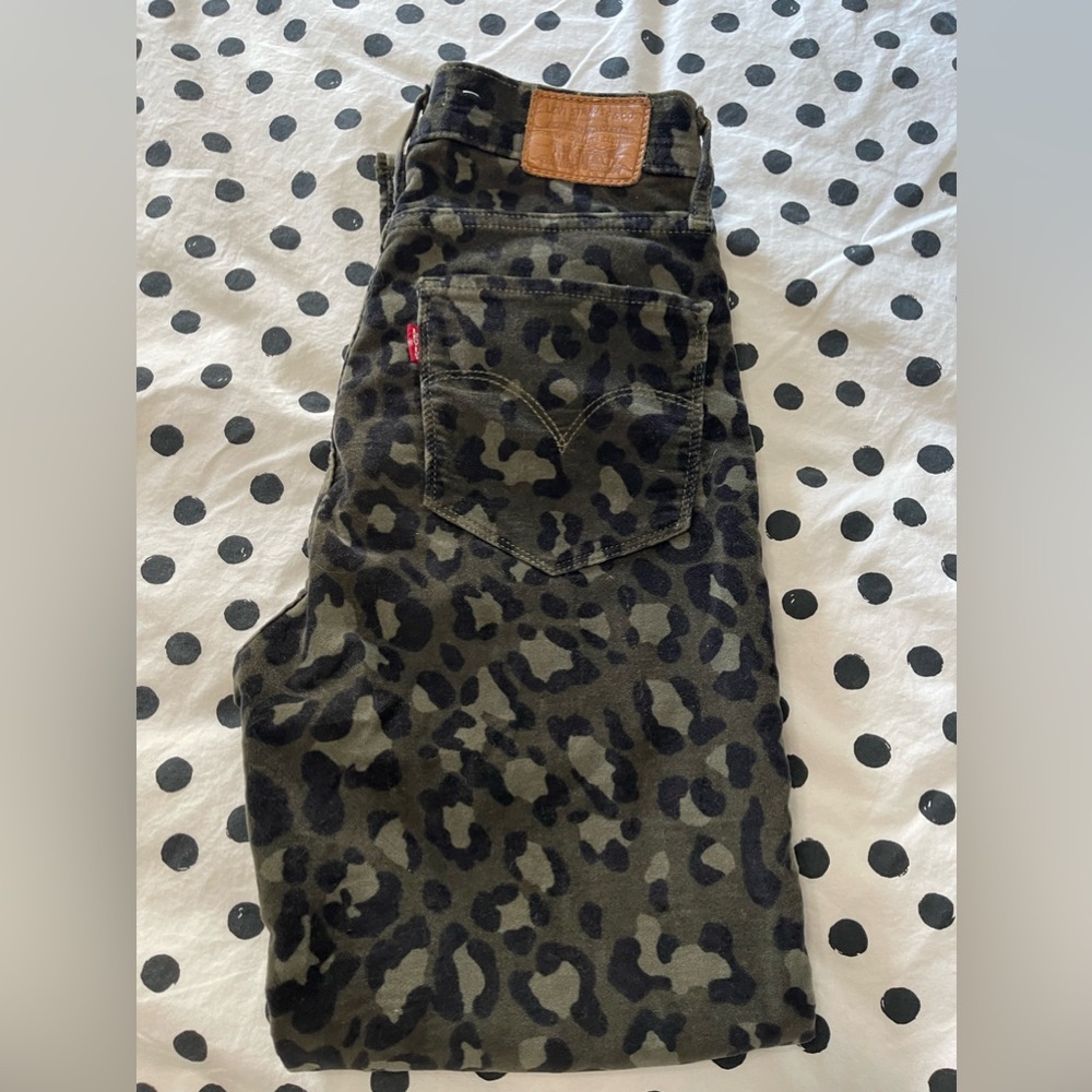 Levi’s Limited Edition High Rise Straight Crop